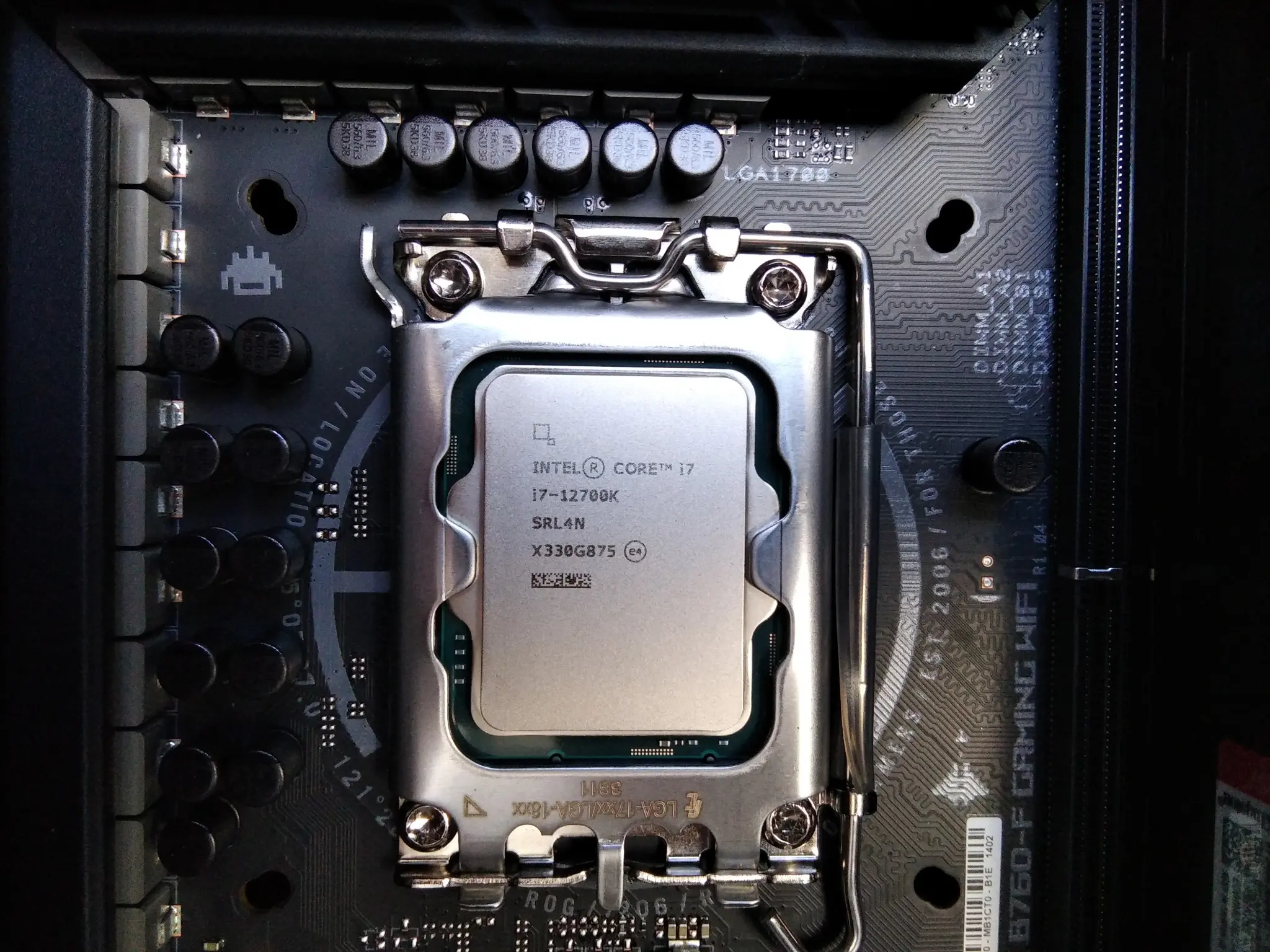Processore Intel installato nel socket della scheda madre
